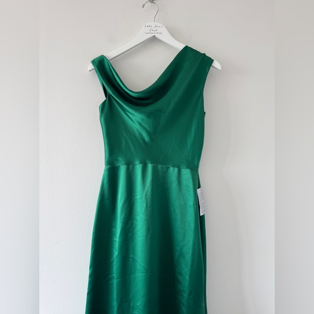 AMSALE NWT Alden One Shoulder Satin Gown in Emerald 2 - Picture 3 of 7